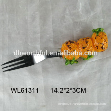 2016 lastest style ceramic pineapple shaped and stainless steel fork